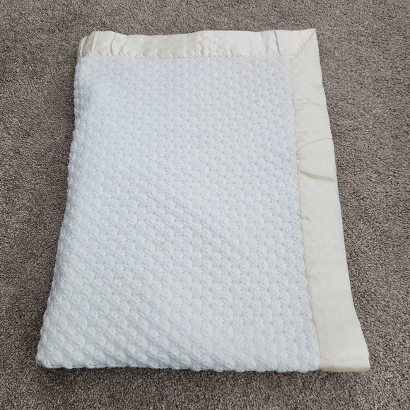 Vintage Quiltex Blanket White Throw Ribbon Binding 48 x 34 Home Bedding Made USA - Picture 6 of 10
